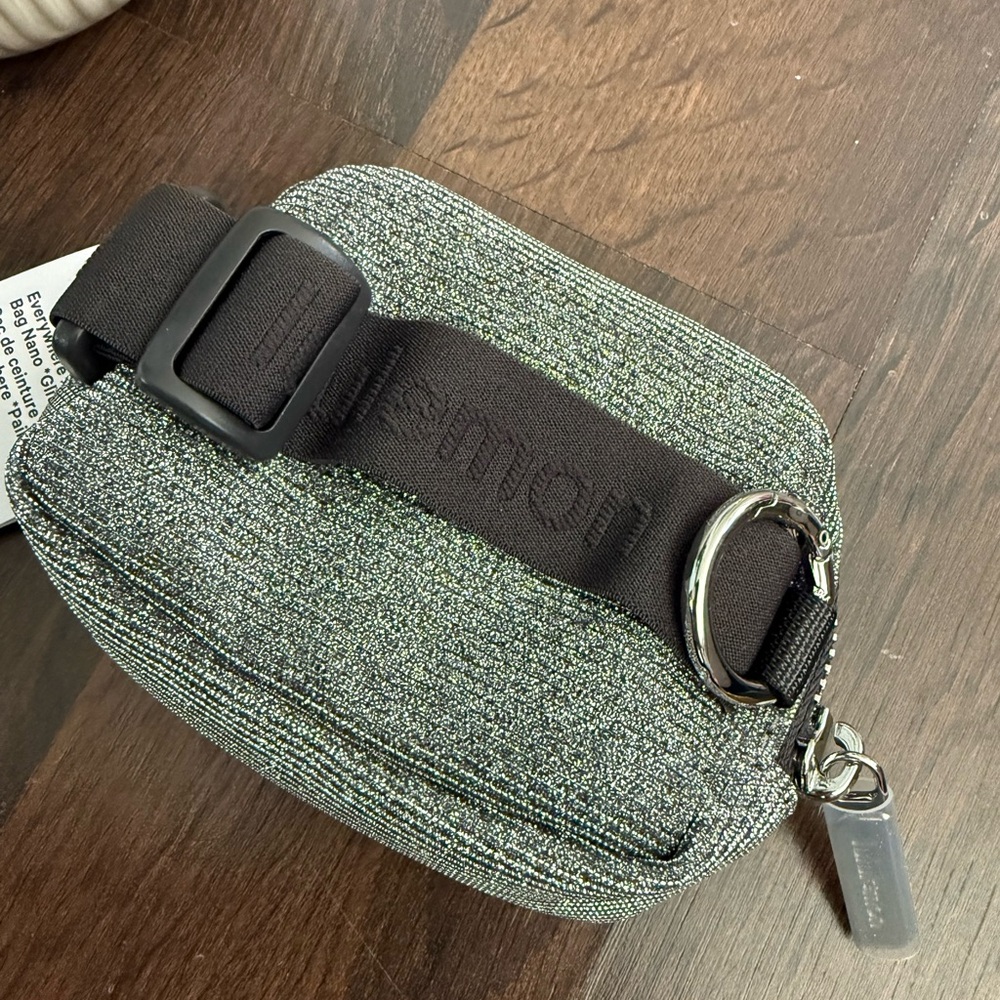 ๐ Lululemon Everywhere Belt Bag Nano - Glitter - Picture 12 of 15